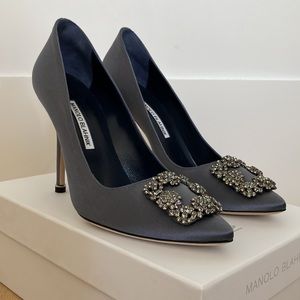 Manolo Blahnik HANGISI Size 39 Grey Satin Jewel Buckle Pumps 105 mm heel